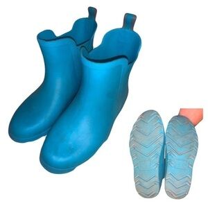 Totes size 4-5‎ kid. Gently used. Non smoke non pet home